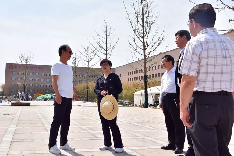 高新區(qū)管委會副主任王海若率隊(duì)到西安國際醫(yī)學(xué)中心召開現(xiàn)場協(xié)調(diào)會
