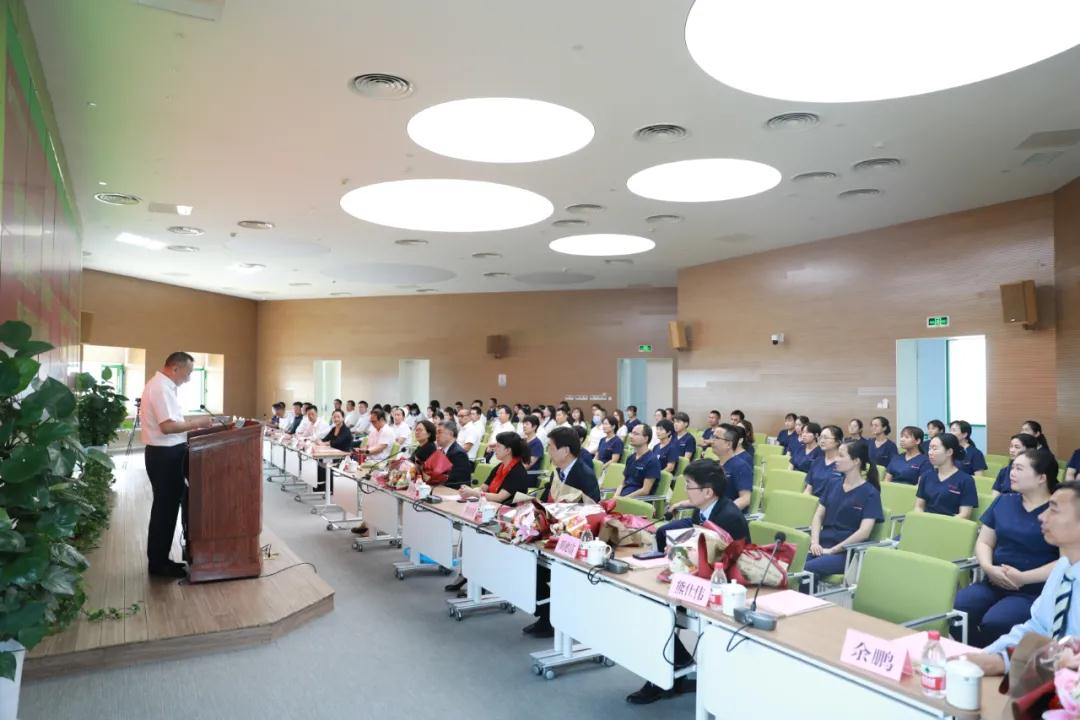 陽(yáng)光網(wǎng)—昔日并肩戰(zhàn) ，今日敘佳緣 隨州市中心醫(yī)院到國(guó)際醫(yī)學(xué)中心醫(yī)院參觀交流