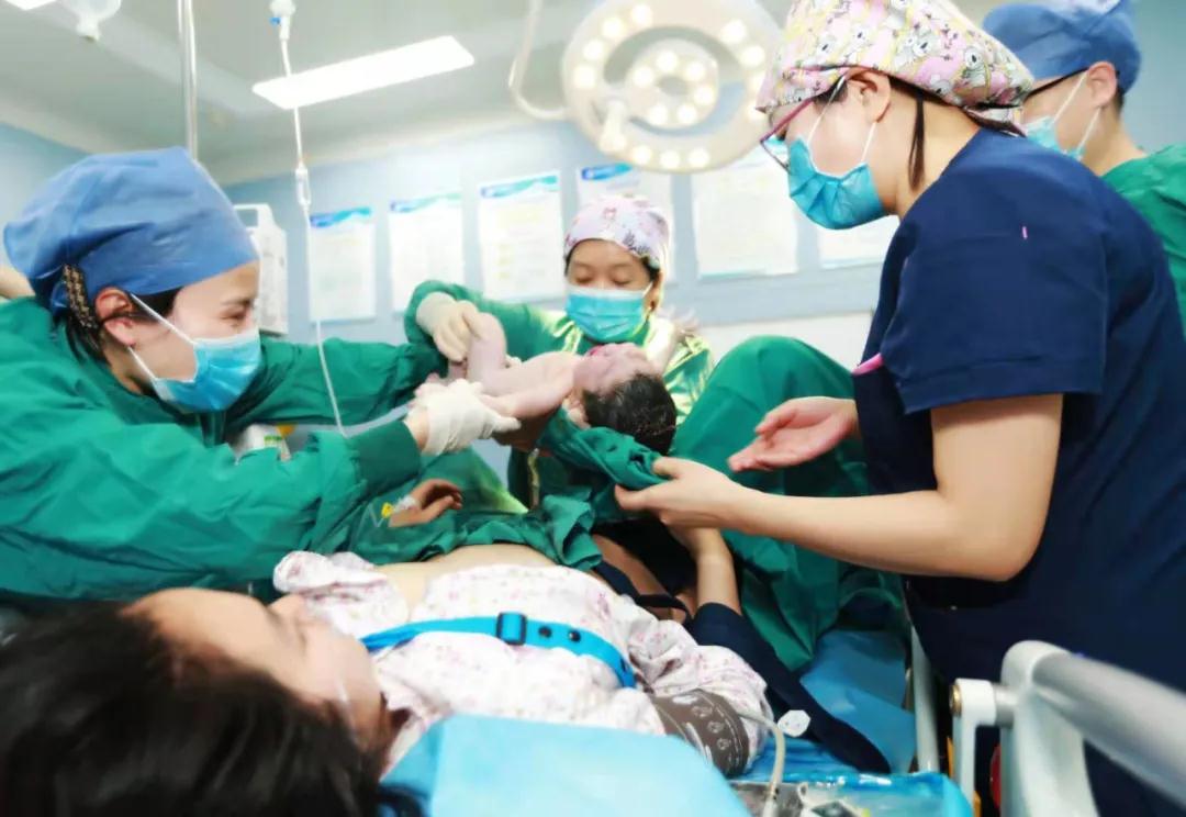 華商云健康—迎新春，西安國際醫(yī)學中心醫(yī)院第一個“金牛寶寶”來啦！