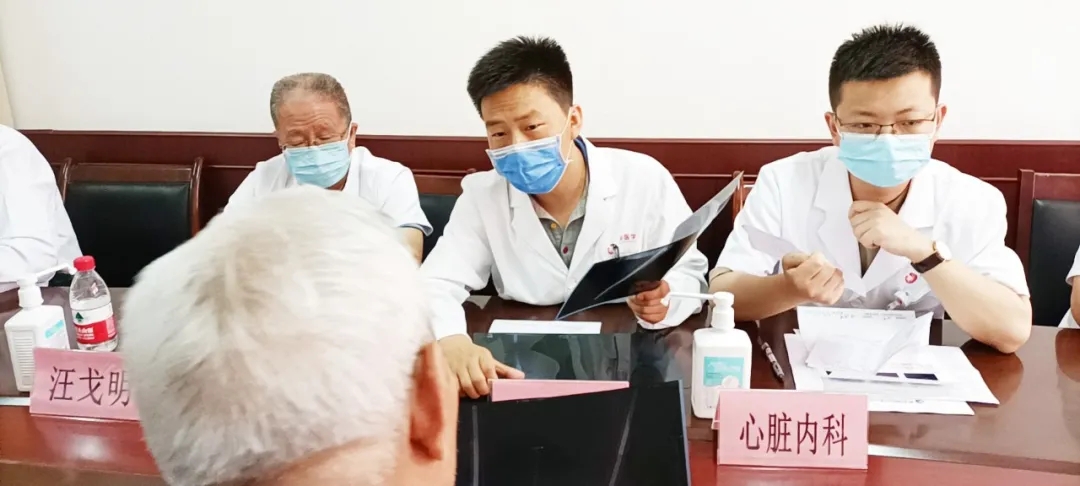 西安國際醫(yī)學中心醫(yī)院開展“致敬老黨員、老革命”義診活動