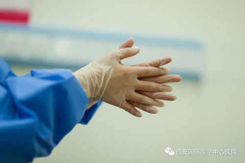 49秒！她的手，已接種了13230人