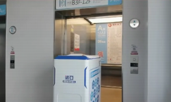 機(jī)器人成精啦！送藥還會(huì)坐電梯