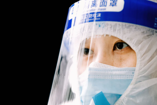你穿防護(hù)服的樣子，真好看！