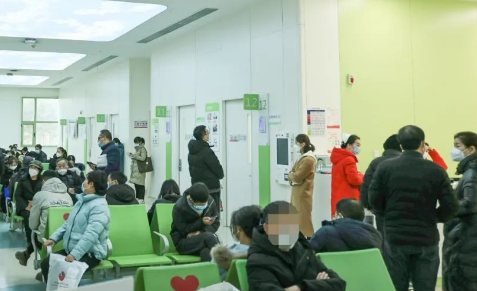 節(jié)后首個(gè)工作日|不停歇，他們?nèi)κ刈o(hù)患者健康！