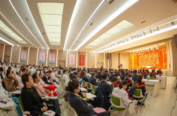 接續(xù)奮斗啟新篇！這場總結(jié)表彰大會奮進感滿滿